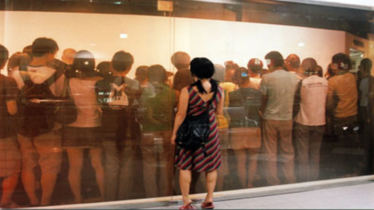 DO YOU EVER FEEL LIKE AN OUTSIDER LOOKING IN? HERE’S WHY… – PARADIGM SHYFT